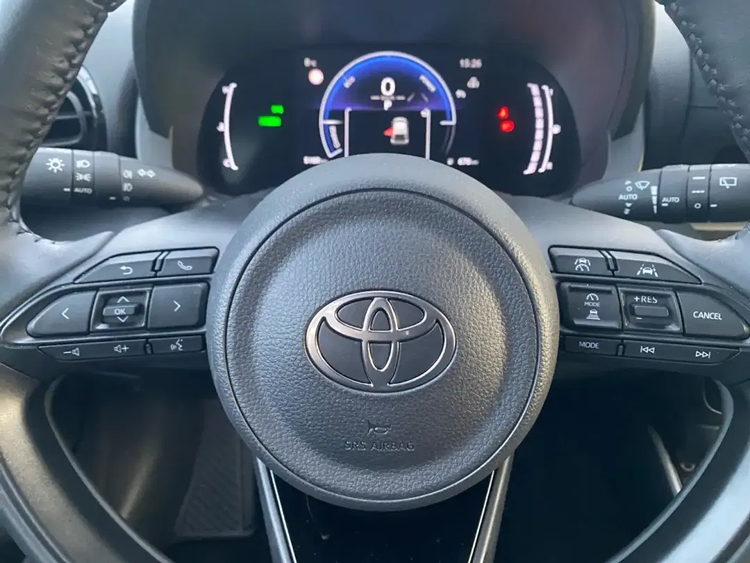 Toyota Yaris - Thumbnail 11