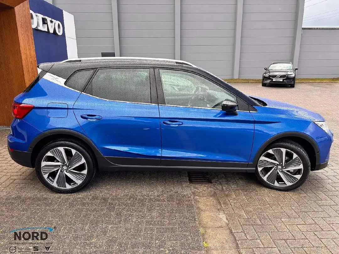 SEAT Arona - Thumbnail 4