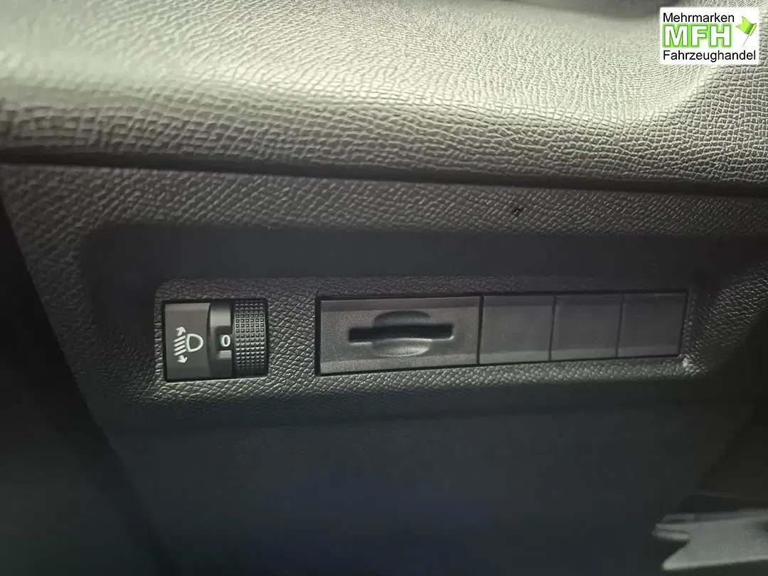 Peugeot 308 - Thumbnail 13