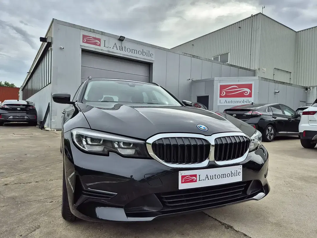 BMW 320 - Thumbnail 3