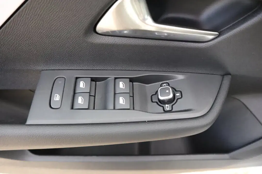 Opel Astra - Thumbnail 8