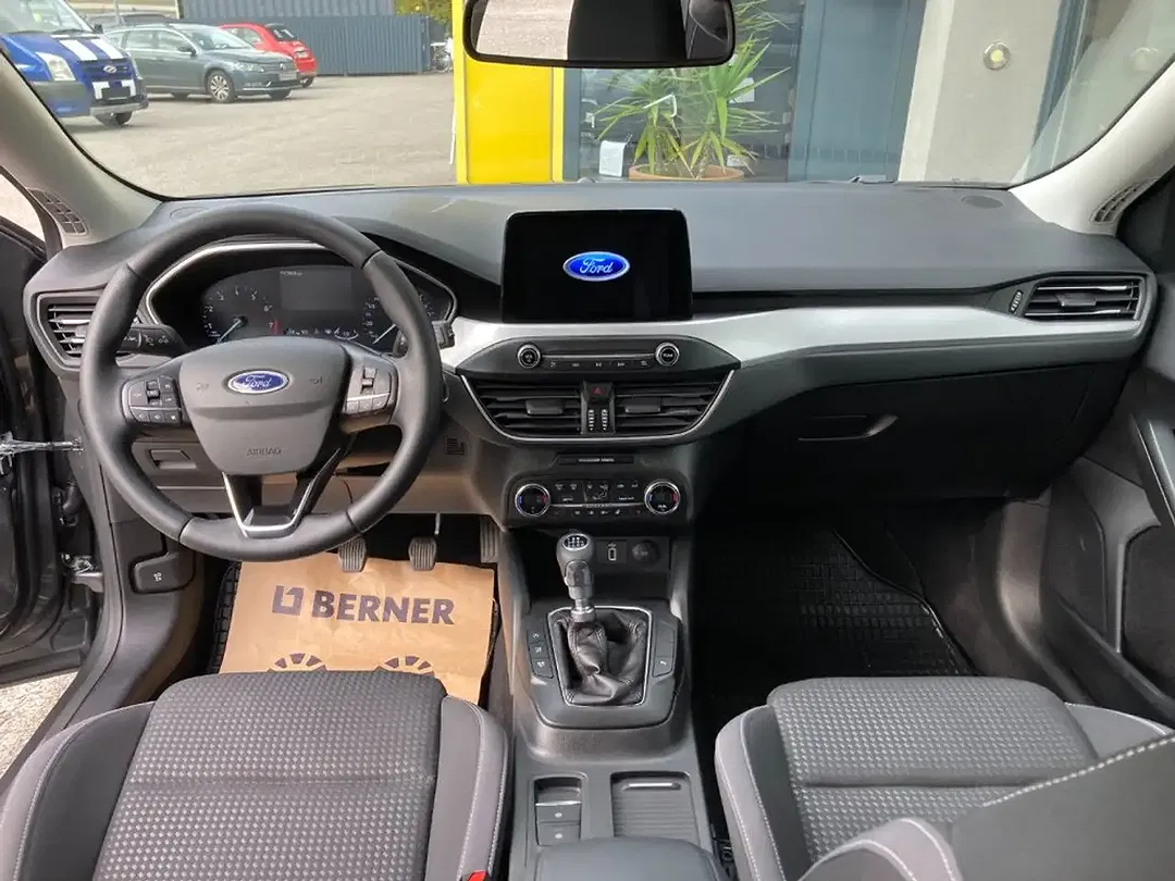 Ford Focus - Thumbnail 10