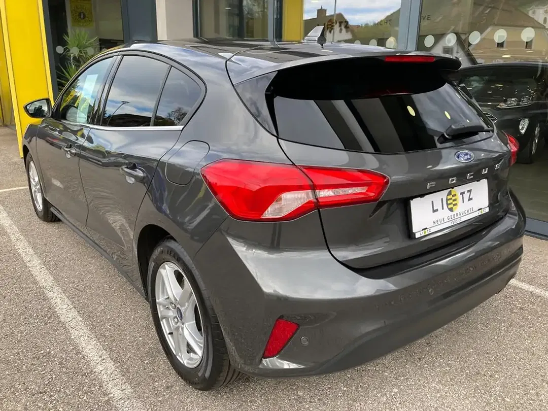 Ford Focus - Thumbnail 4