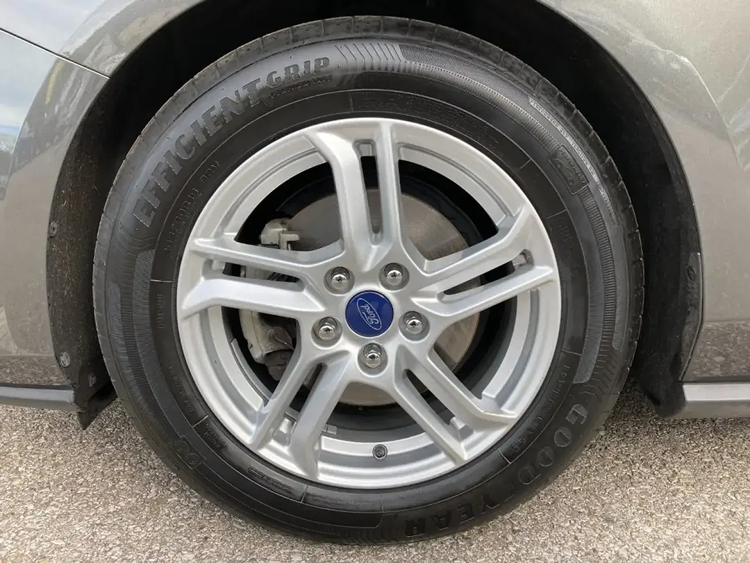 Ford Focus - Thumbnail 6