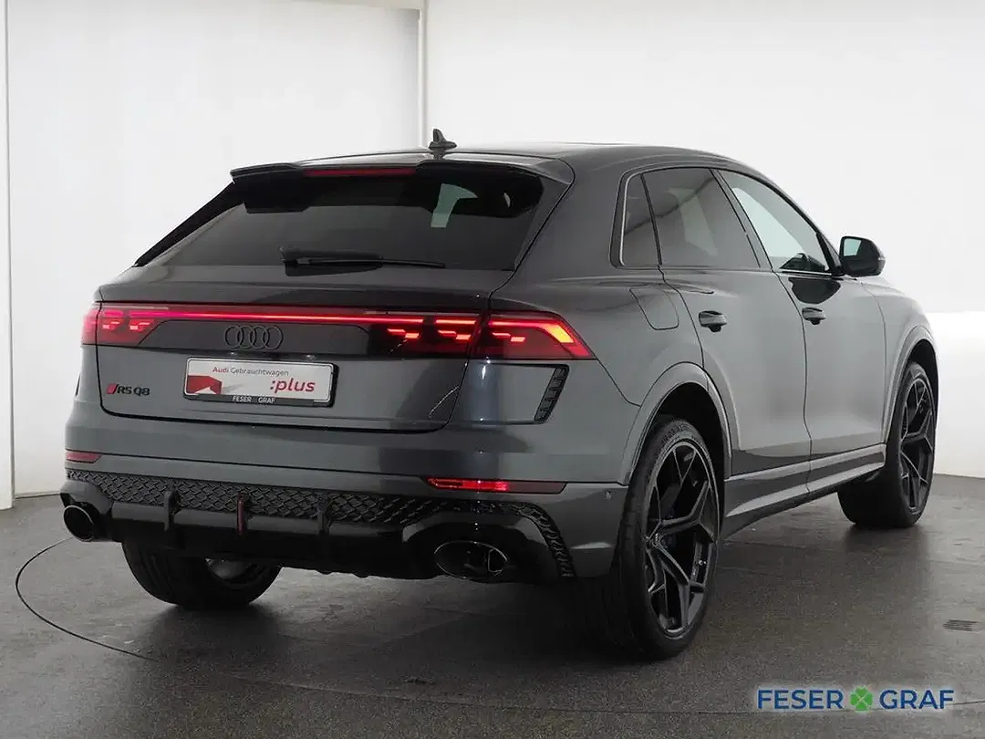 Audi RS Q8 - Thumbnail 2