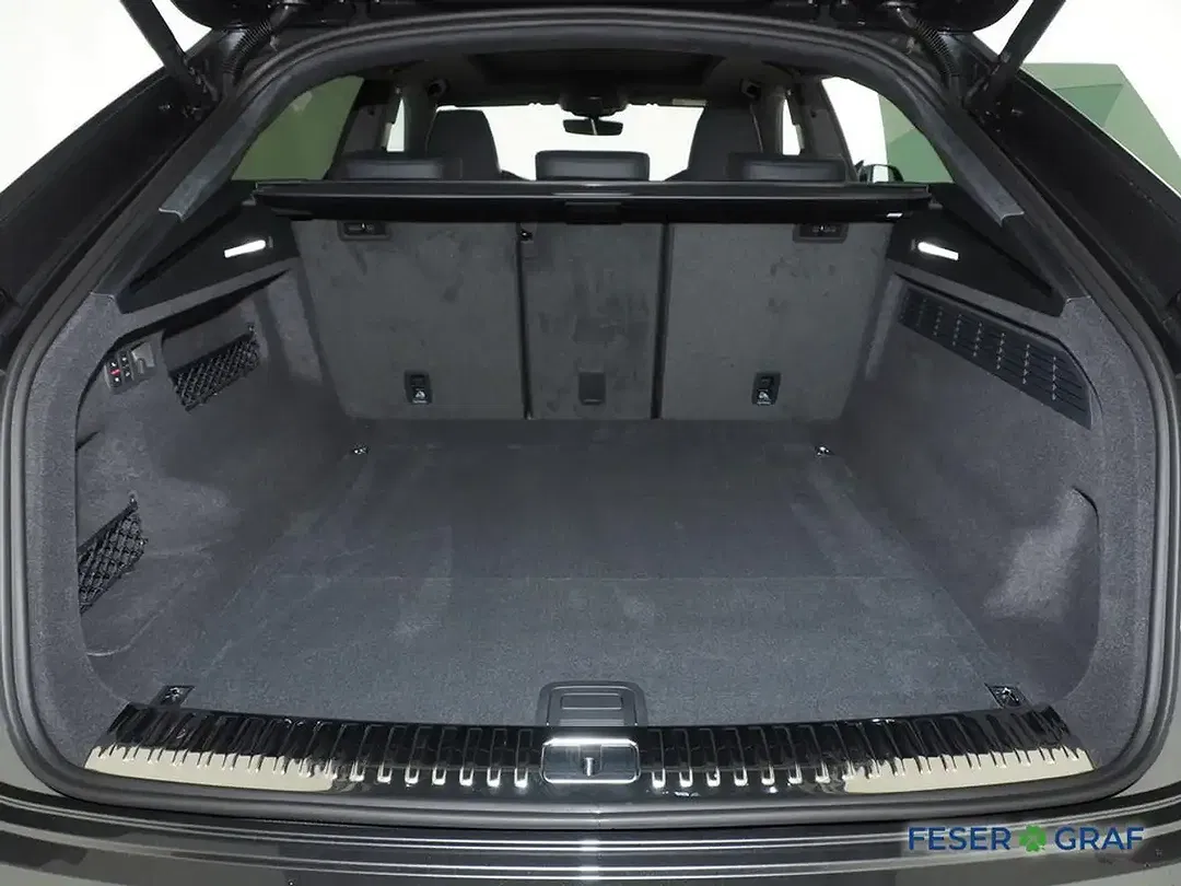 Audi RS Q8 - Thumbnail 9