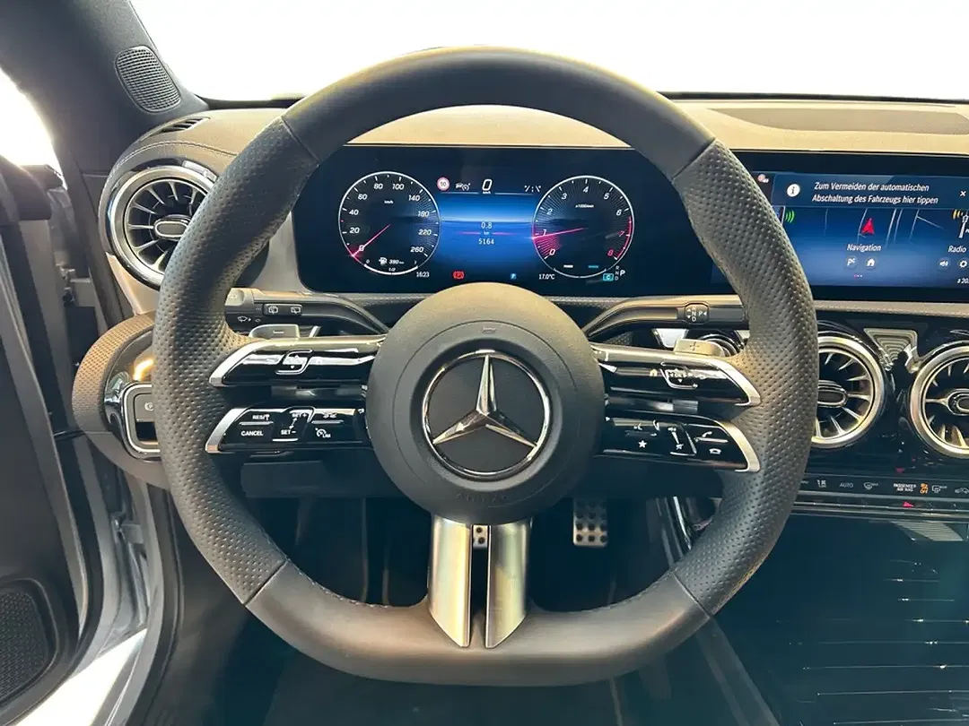 Mercedes-Benz CLA 200 - Thumbnail 10