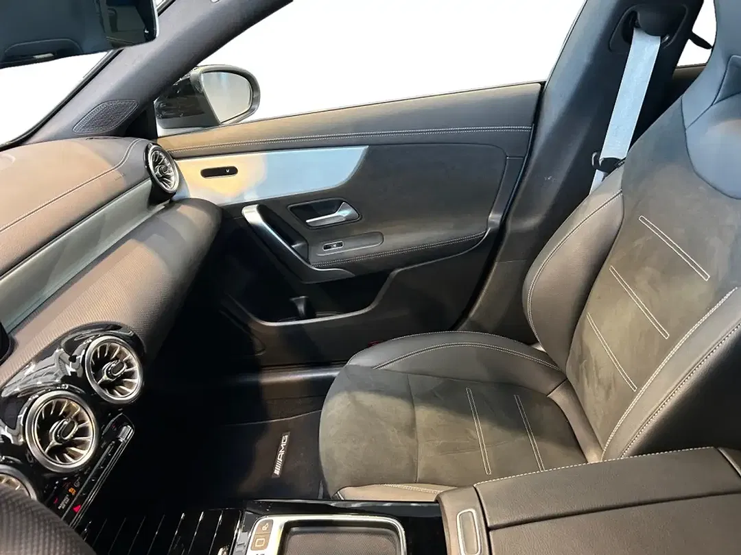 Mercedes-Benz CLA 200 - Thumbnail 4