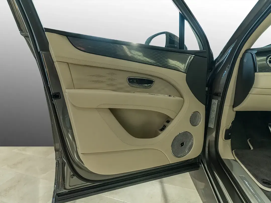 Bentley Bentayga - Thumbnail 11