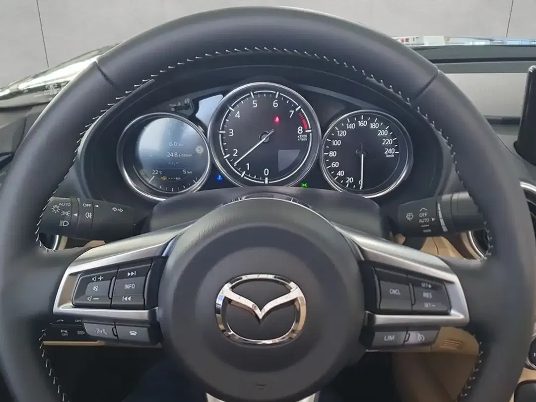 Mazda MX-5 - Thumbnail 8