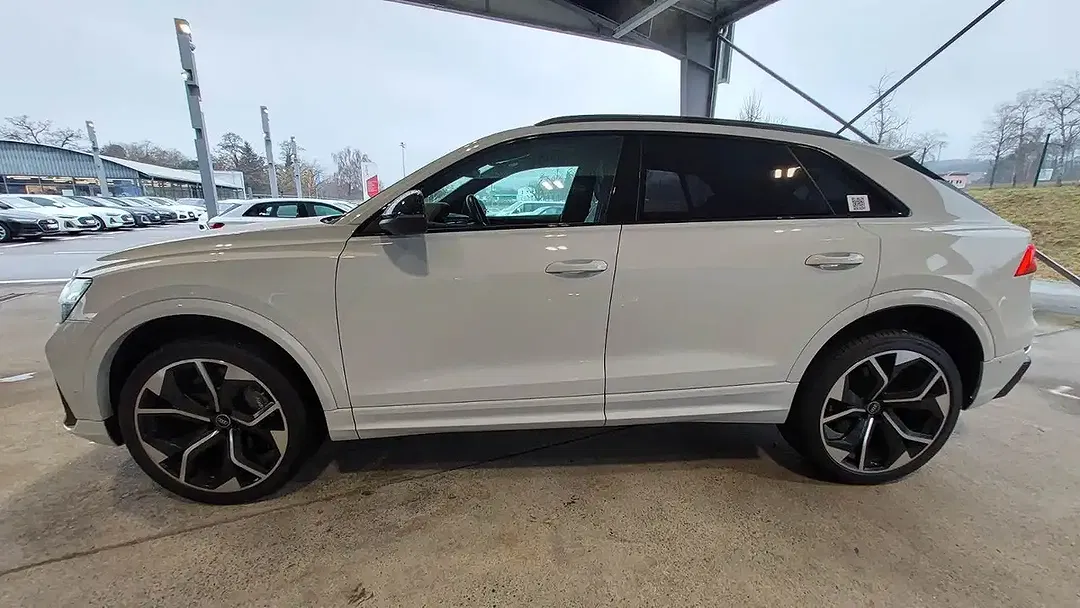 Audi RS Q8 - Thumbnail 4