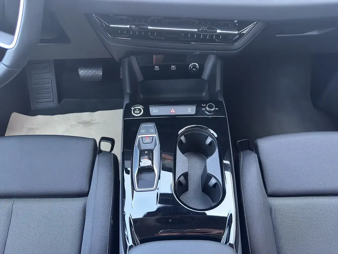 Audi Q6 e-tron - Thumbnail 6