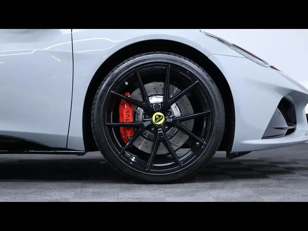 Lotus Emira - Thumbnail 12