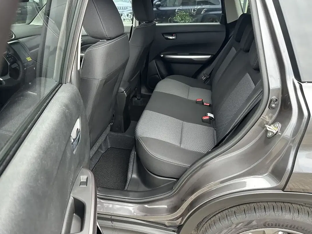 Suzuki Vitara - Thumbnail 14