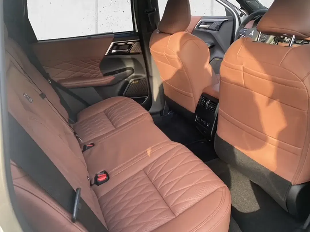 Mitsubishi Outlander - Thumbnail 14