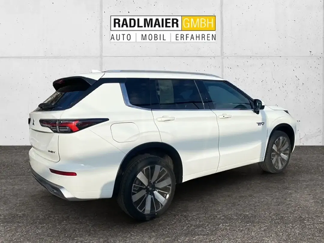 Mitsubishi Outlander - Thumbnail 4