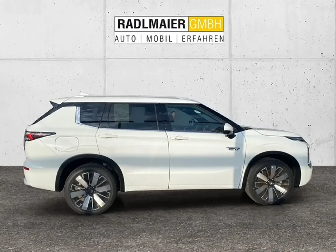 Mitsubishi Outlander - Thumbnail 5