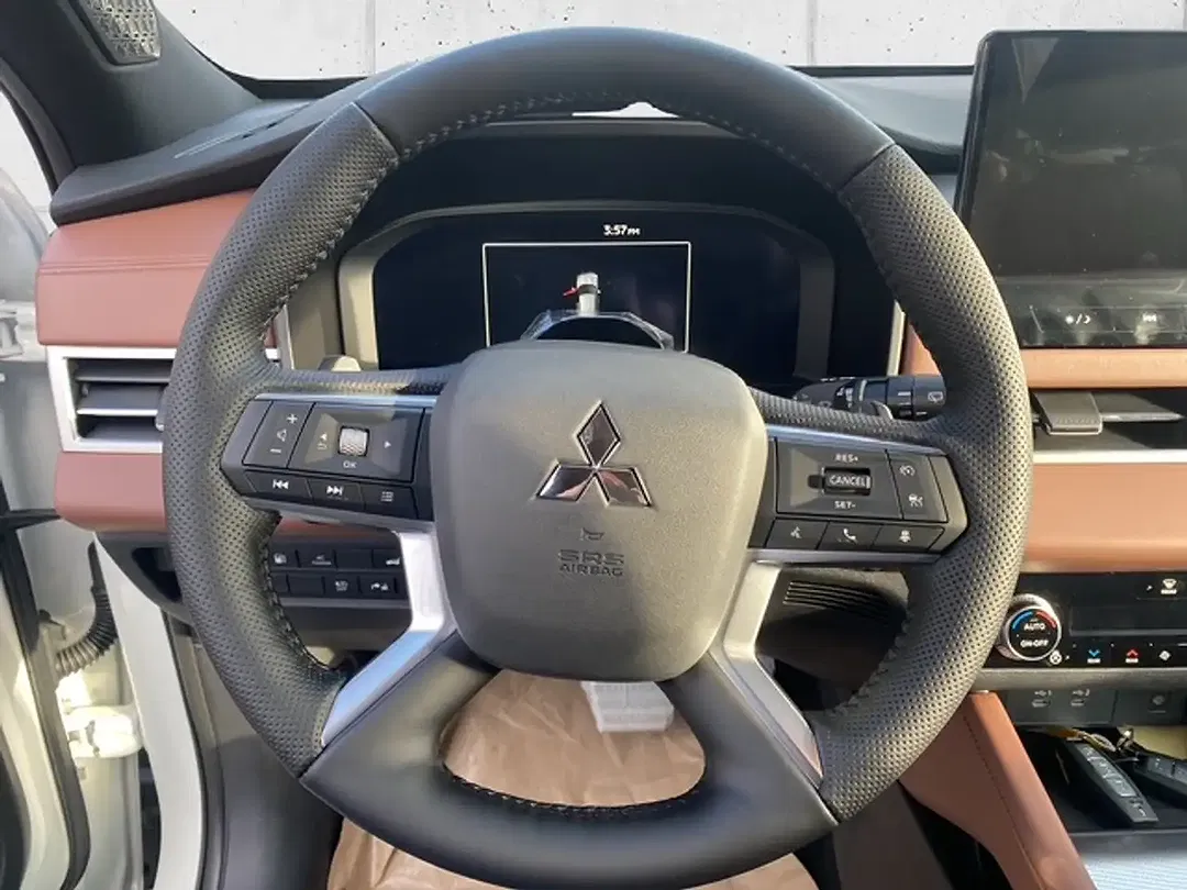 Mitsubishi Outlander - Thumbnail 9