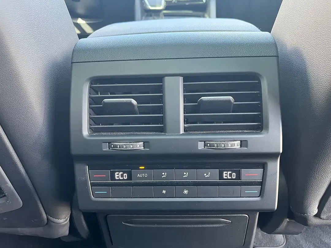 Volkswagen Touareg - Thumbnail 13