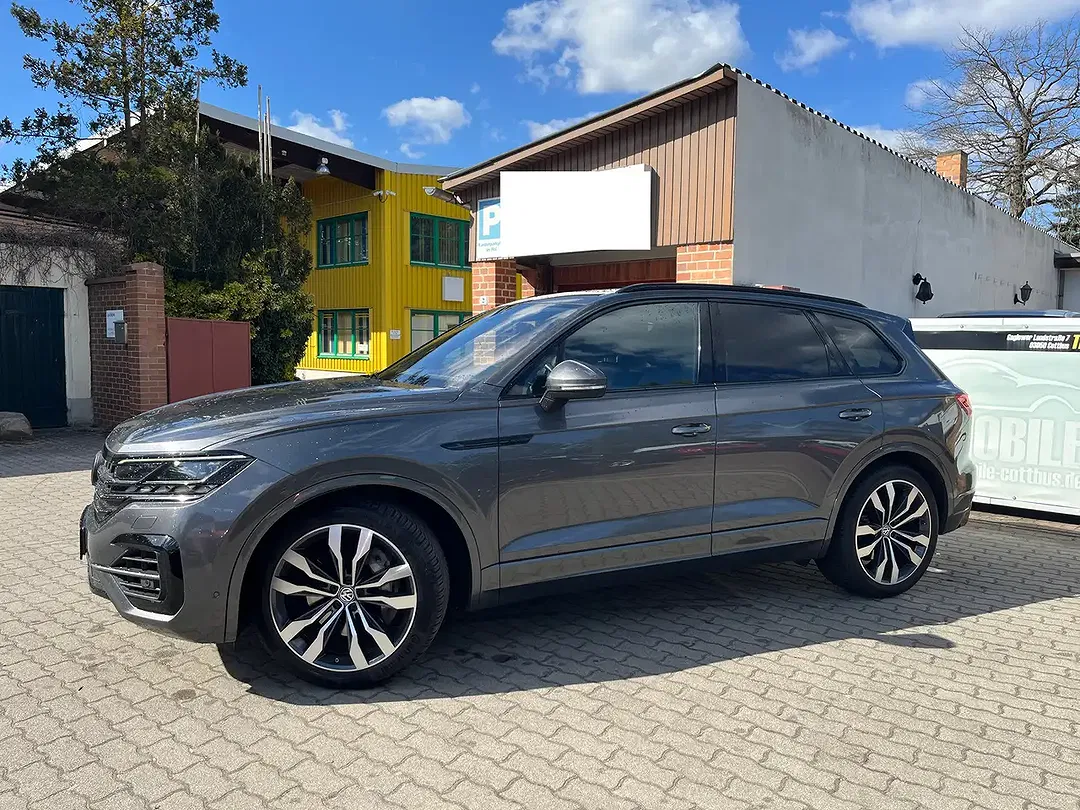 Volkswagen Touareg - Thumbnail 3