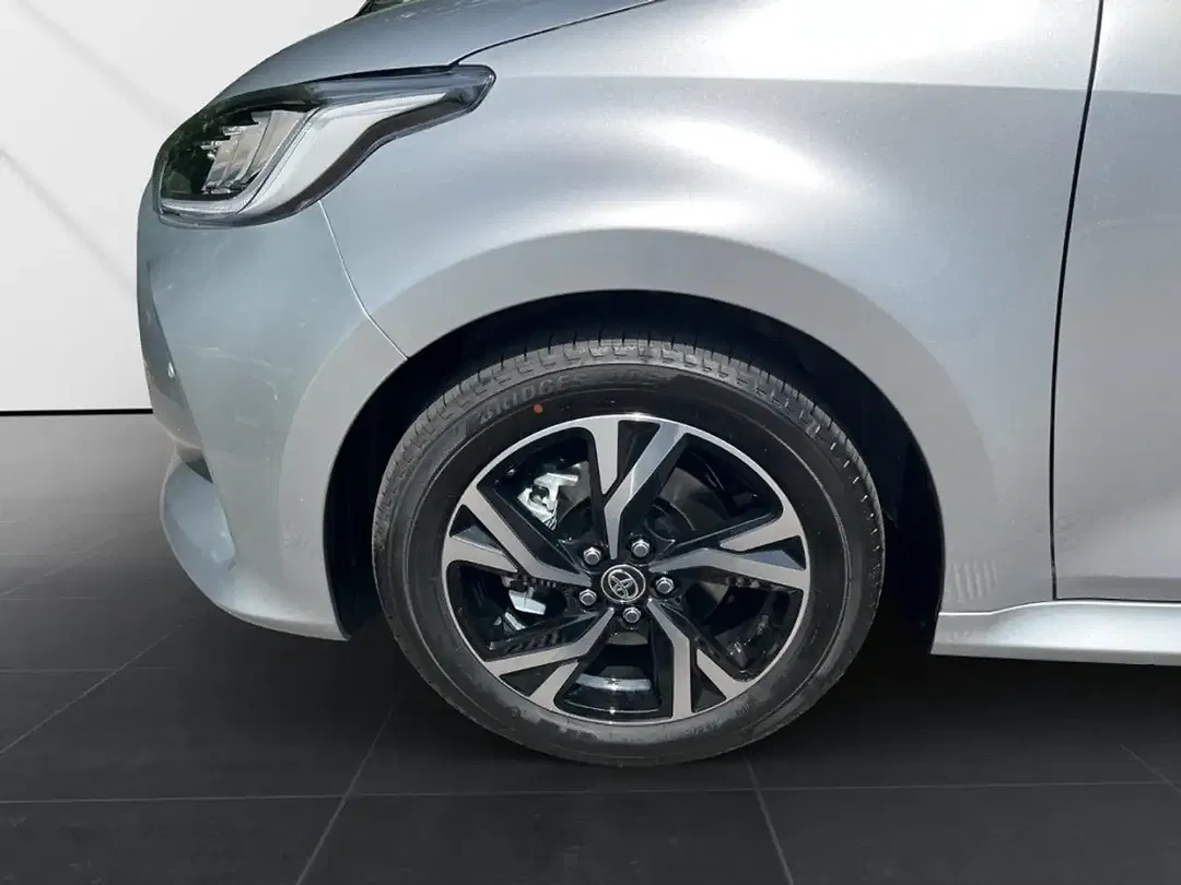 Toyota Yaris - Thumbnail 12