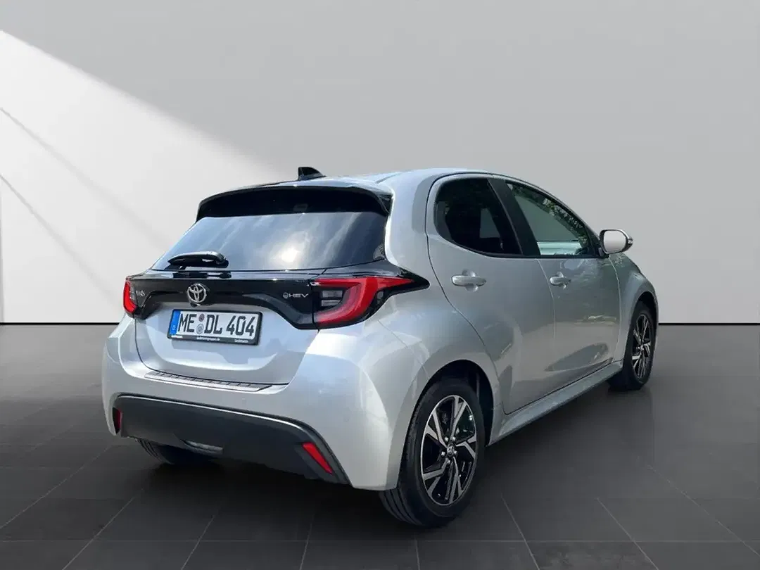 Toyota Yaris - Thumbnail 5