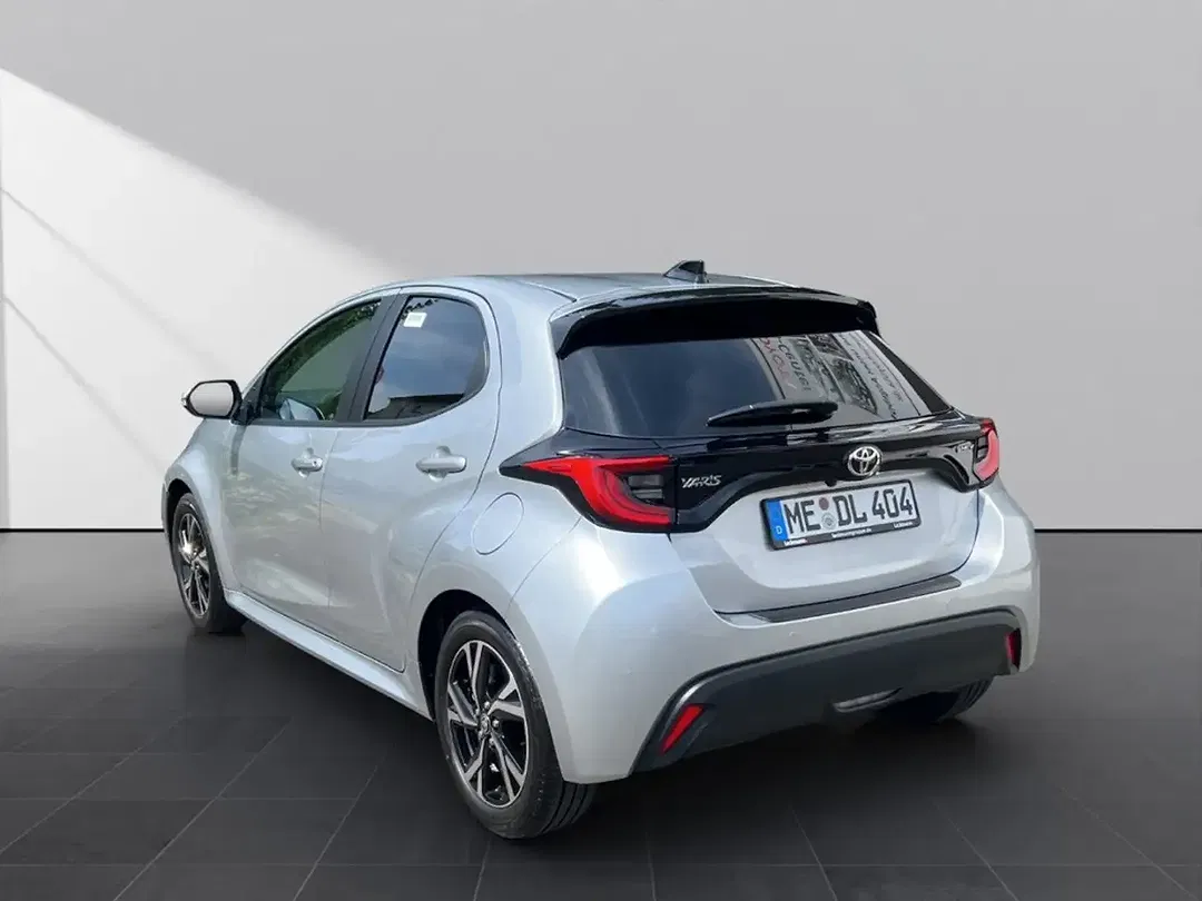 Toyota Yaris - Thumbnail 6