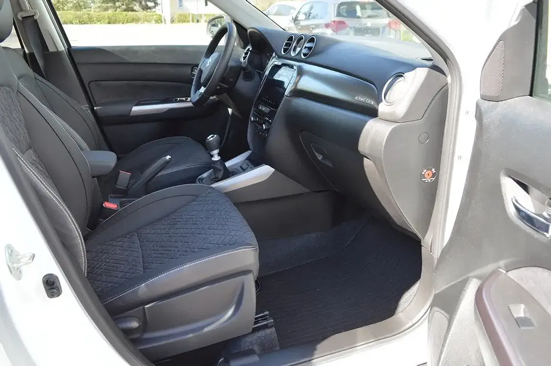 Suzuki Vitara - Thumbnail 12