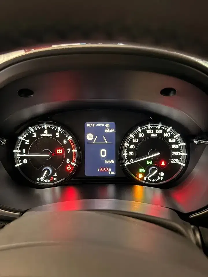 Suzuki Vitara - Thumbnail 12