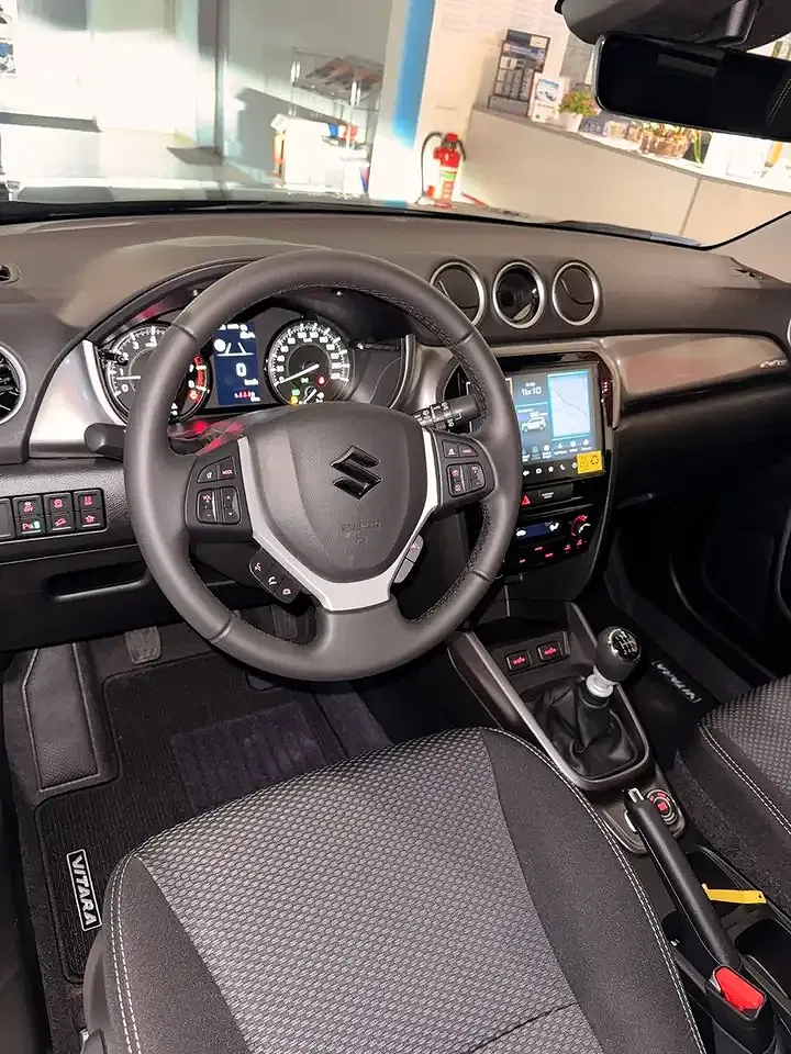Suzuki Vitara - Thumbnail 23