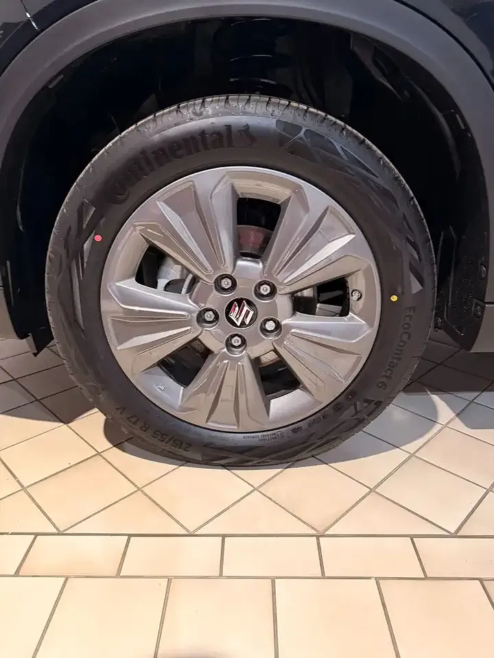 Suzuki Vitara - Thumbnail 38