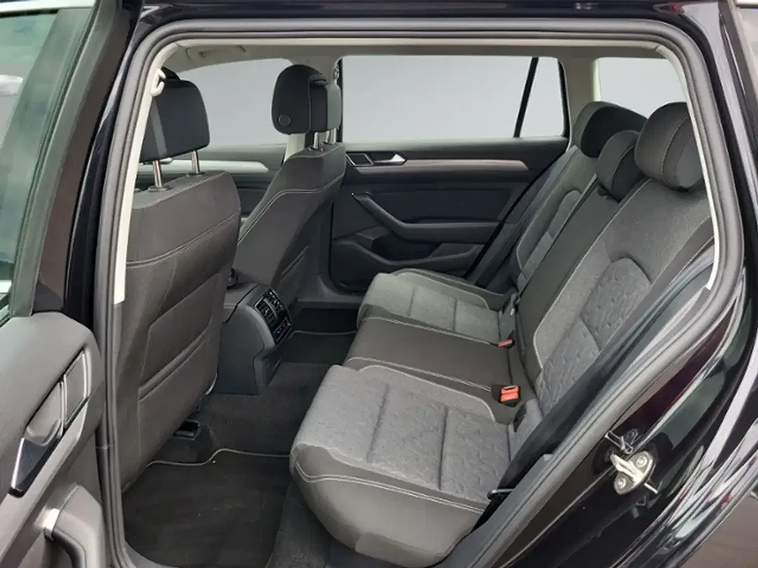 Volkswagen Passat Variant - Thumbnail 10
