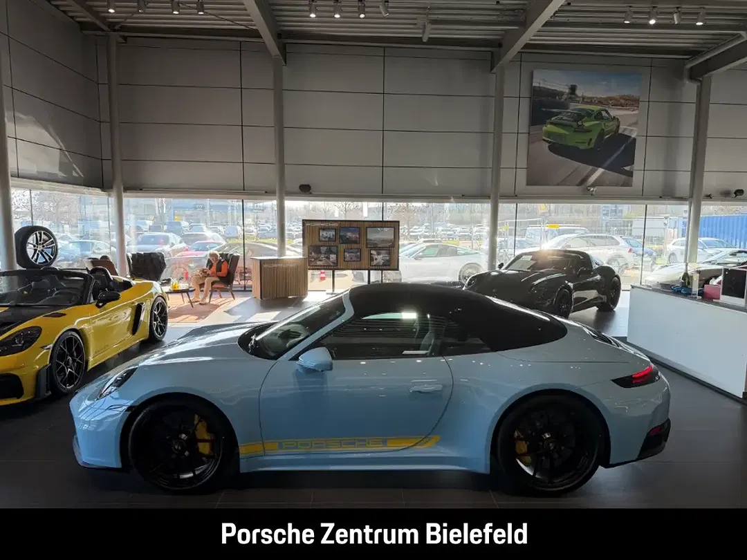 Porsche 992 - Thumbnail 2