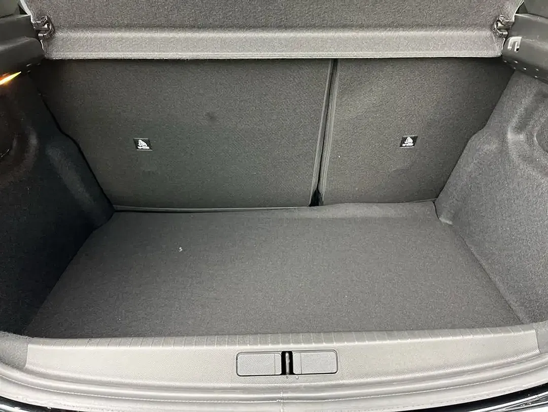 Peugeot 208 - Thumbnail 8