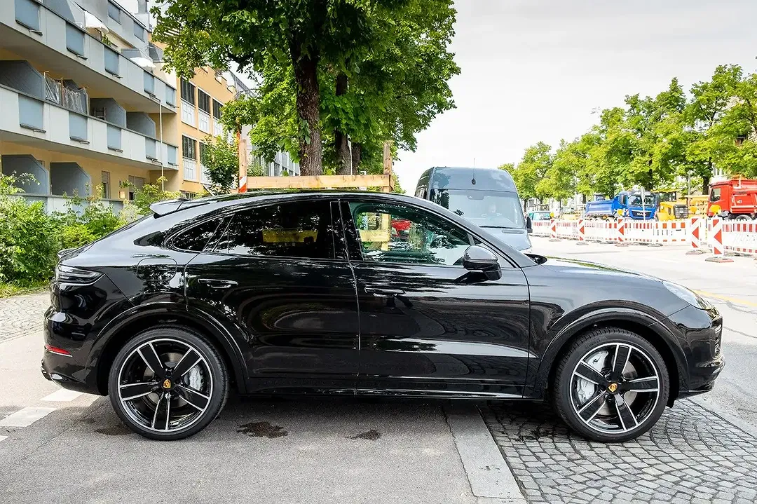 Porsche Cayenne - Thumbnail 4
