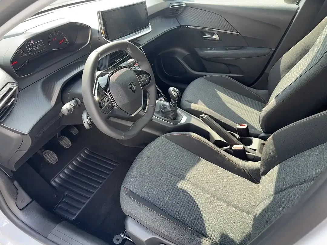 Peugeot 208 - Thumbnail 8