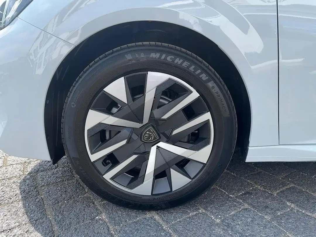 Peugeot 208 - Thumbnail 13