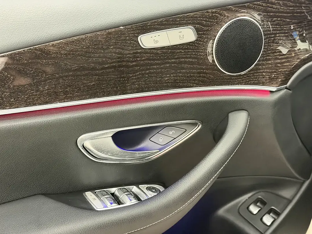 Mercedes-Benz E 300 - Thumbnail 13