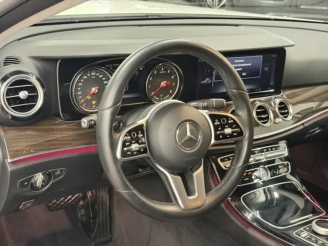 Mercedes-Benz E 300 - Thumbnail 14