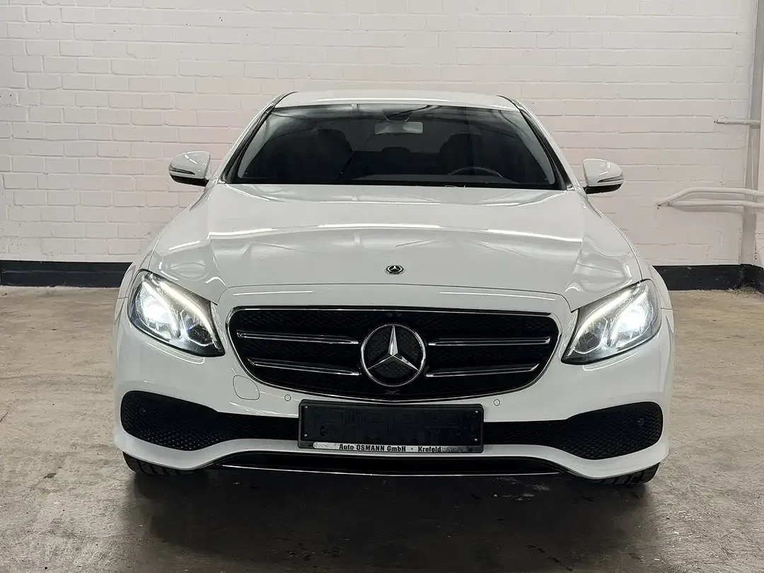 Mercedes-Benz E 300 - Thumbnail 2