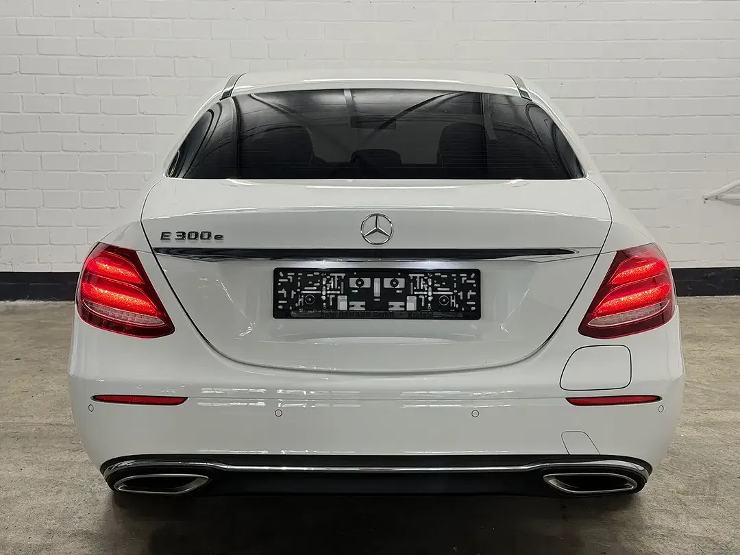 Mercedes-Benz E 300 - Thumbnail 6
