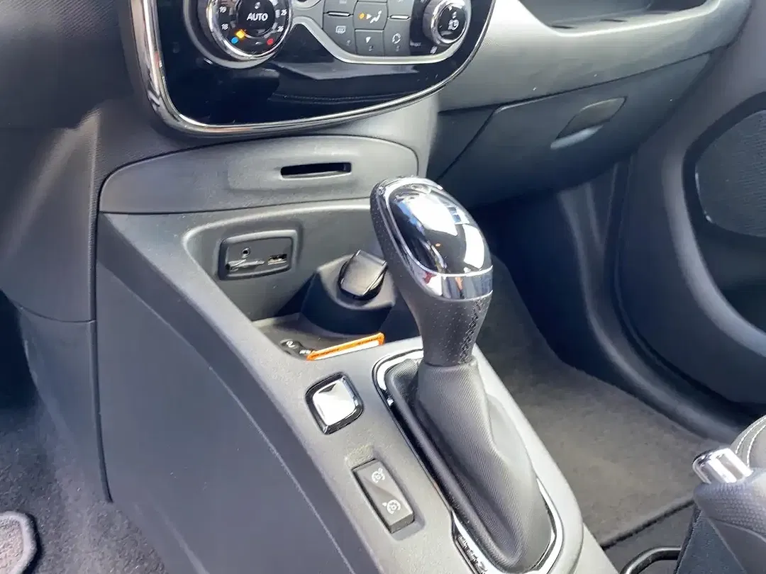 Renault ZOE - Thumbnail 10