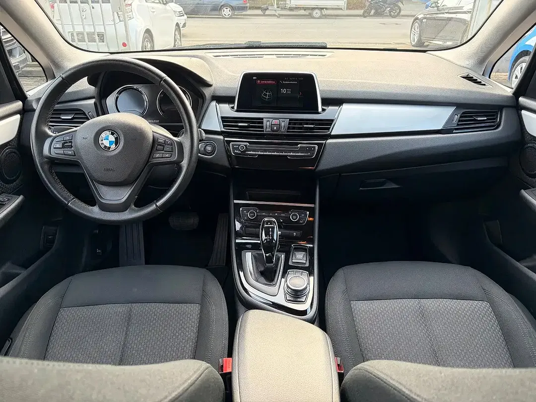 BMW 216 - Thumbnail 11