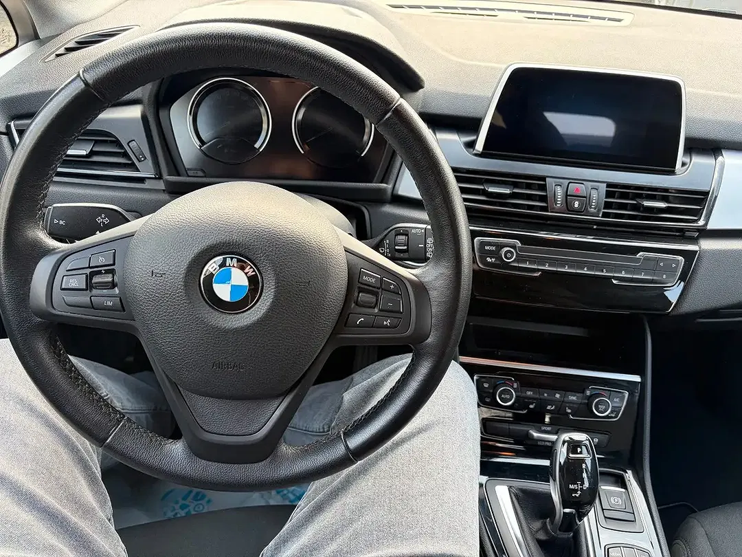 BMW 216 - Thumbnail 12