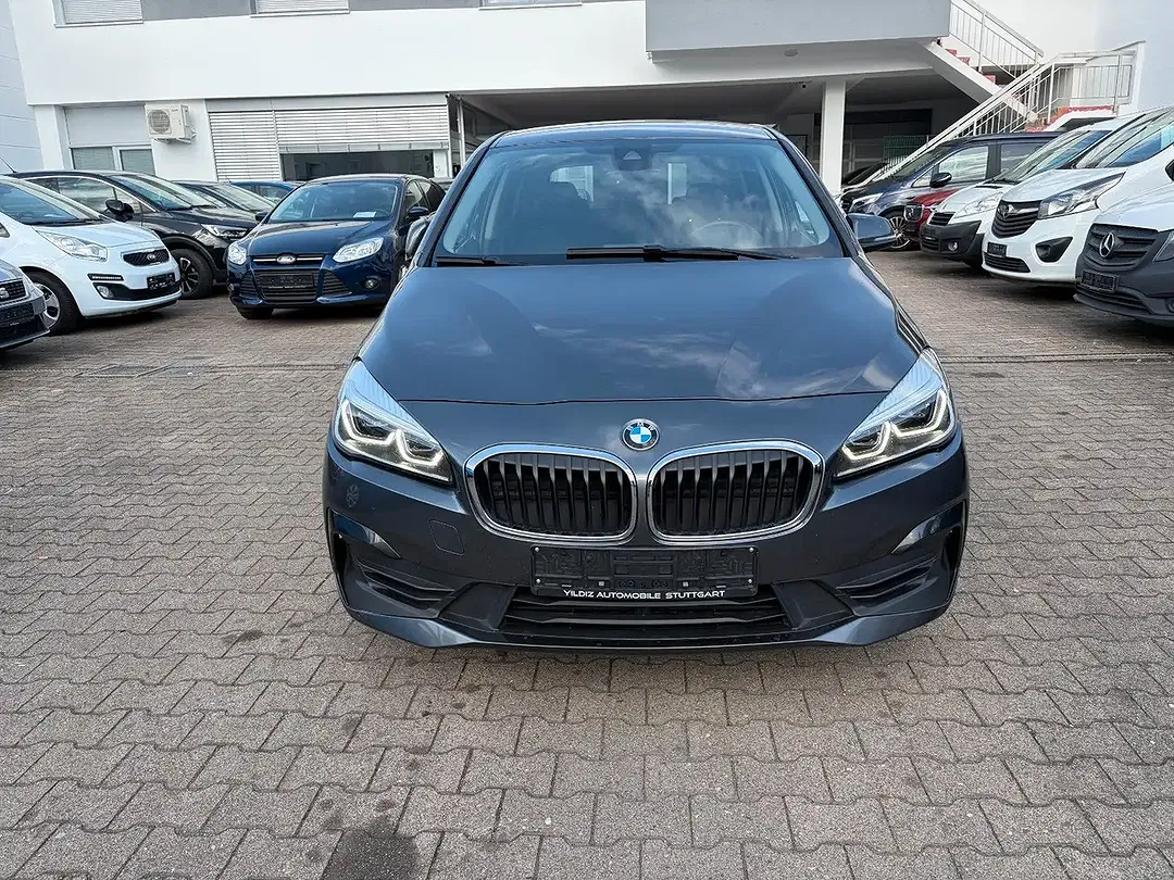 BMW 216 - Thumbnail 2