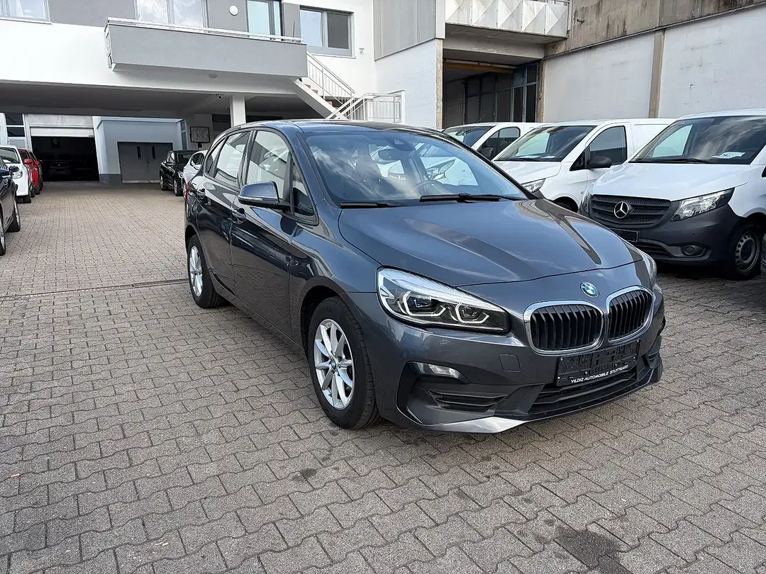 BMW 216 - Thumbnail 3