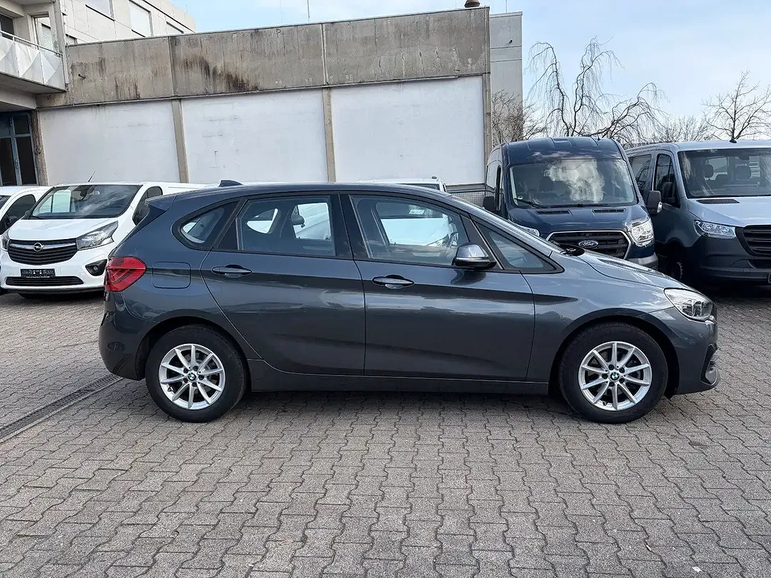 BMW 216 - Thumbnail 4