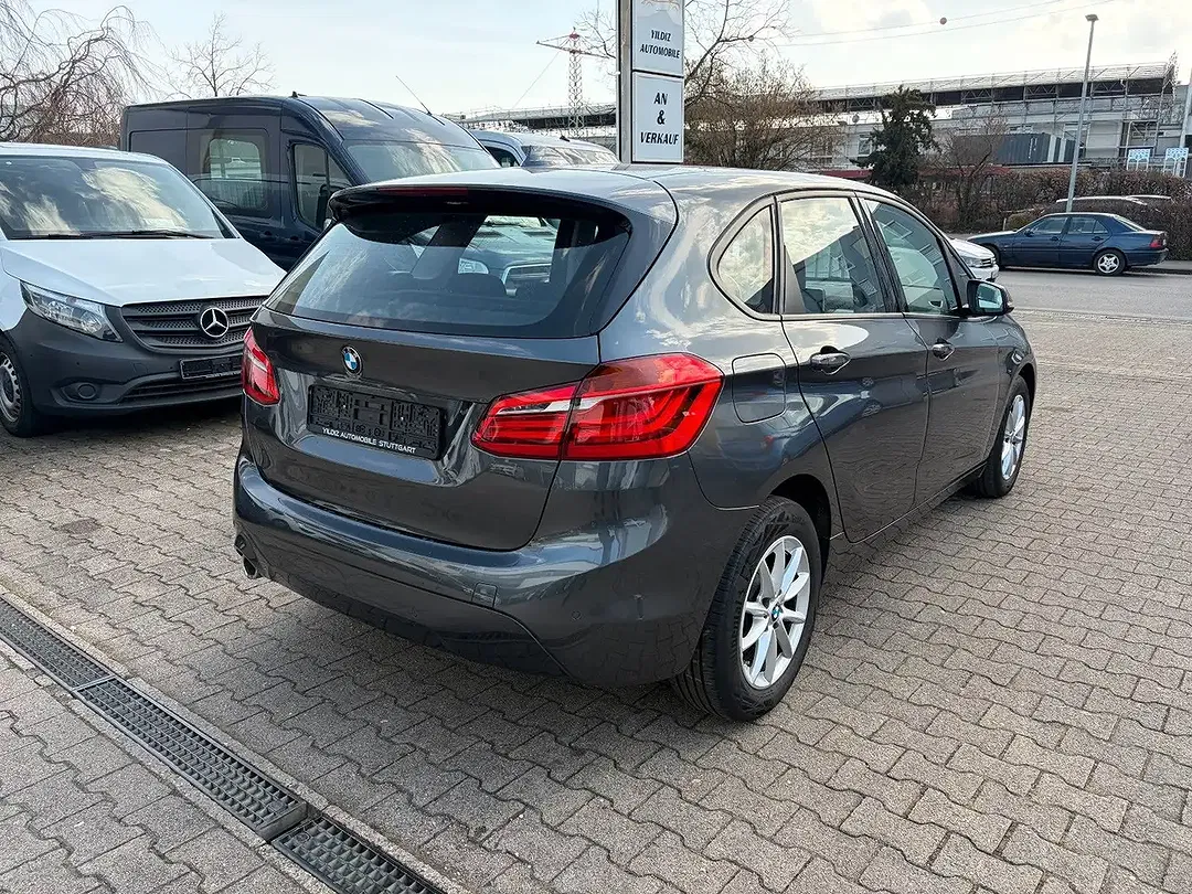 BMW 216 - Thumbnail 5