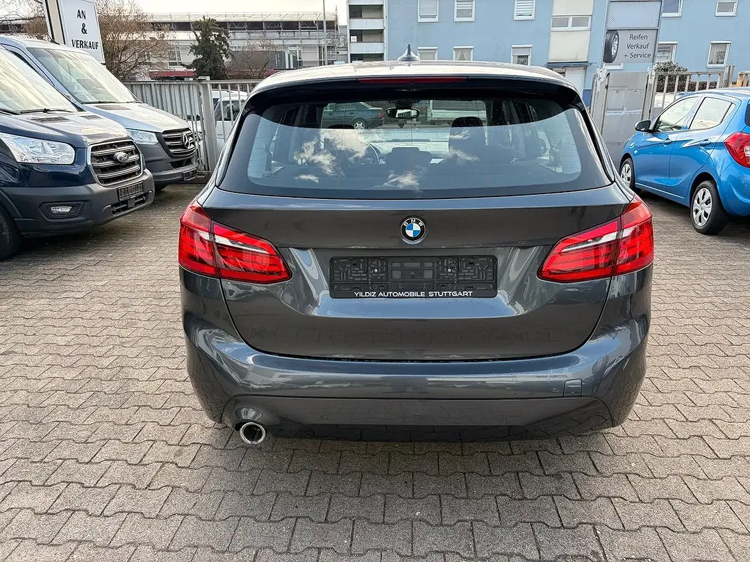 BMW 216 - Thumbnail 6