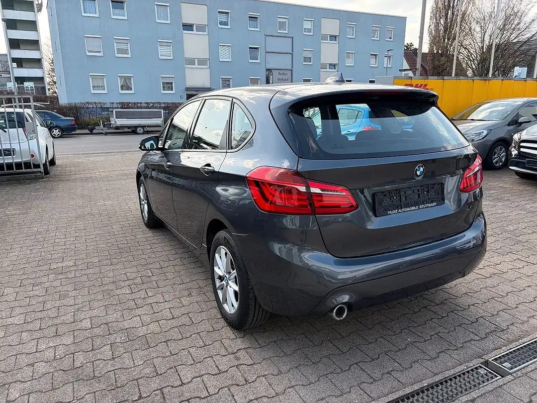 BMW 216 - Thumbnail 7